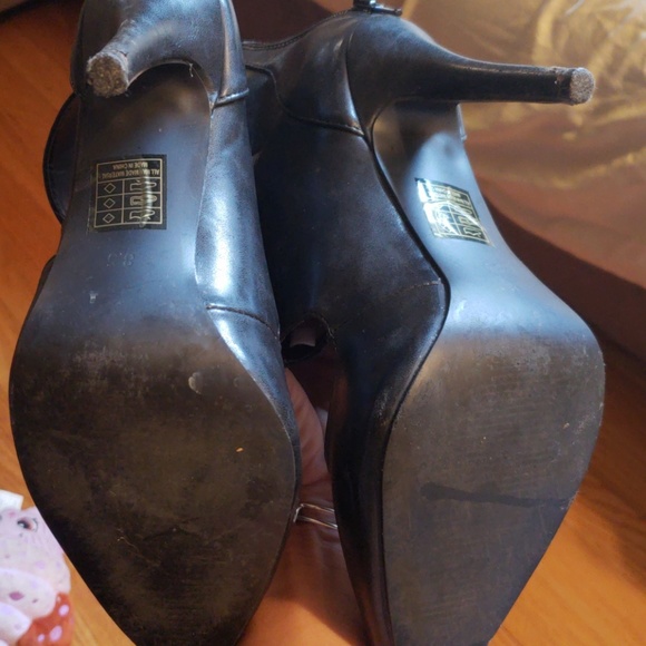 Ankle zip up pumps - Picture 2 of 3